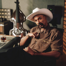 Cargar imagen en el visor de la galería, CAMISA CODISCOS Y LATIN LOVER
