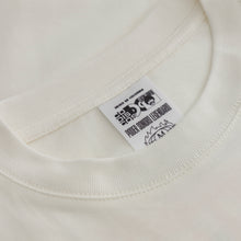 Cargar imagen en el visor de la galería, CAMISETA LA CUMBIA ES UNA REINA
